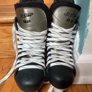 CCM 92 Youth Ice Hockey Skates